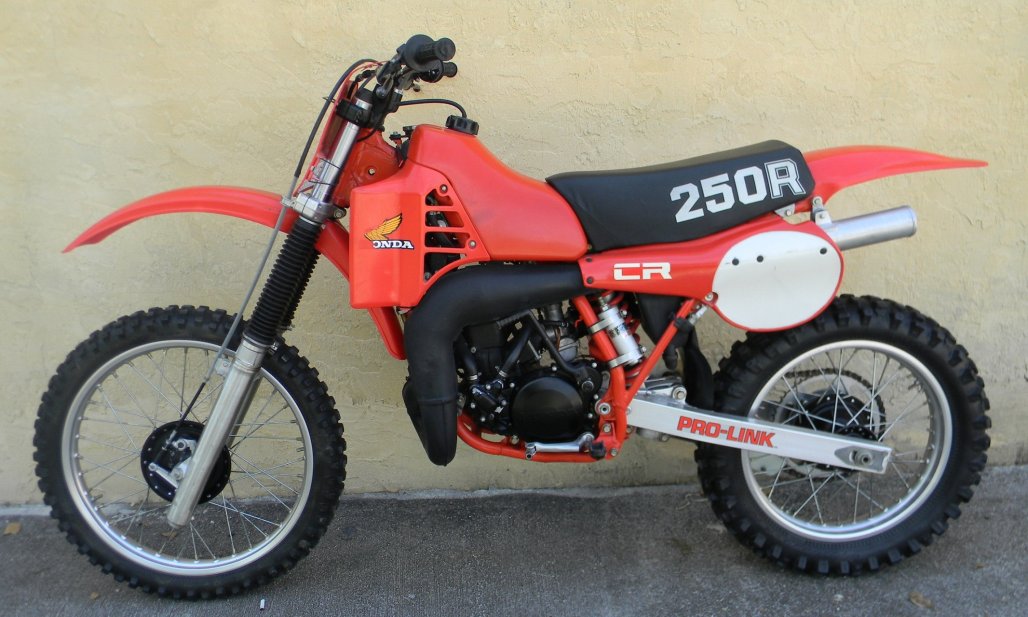 Honda_CR250_1982_425_1_-B.jpg
